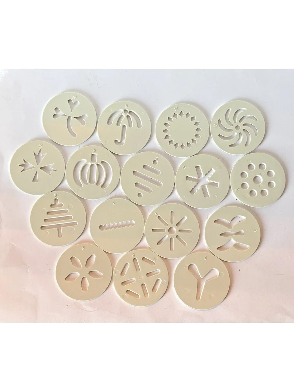 The Pampered Chef Cookie Press 16 Discs #1525